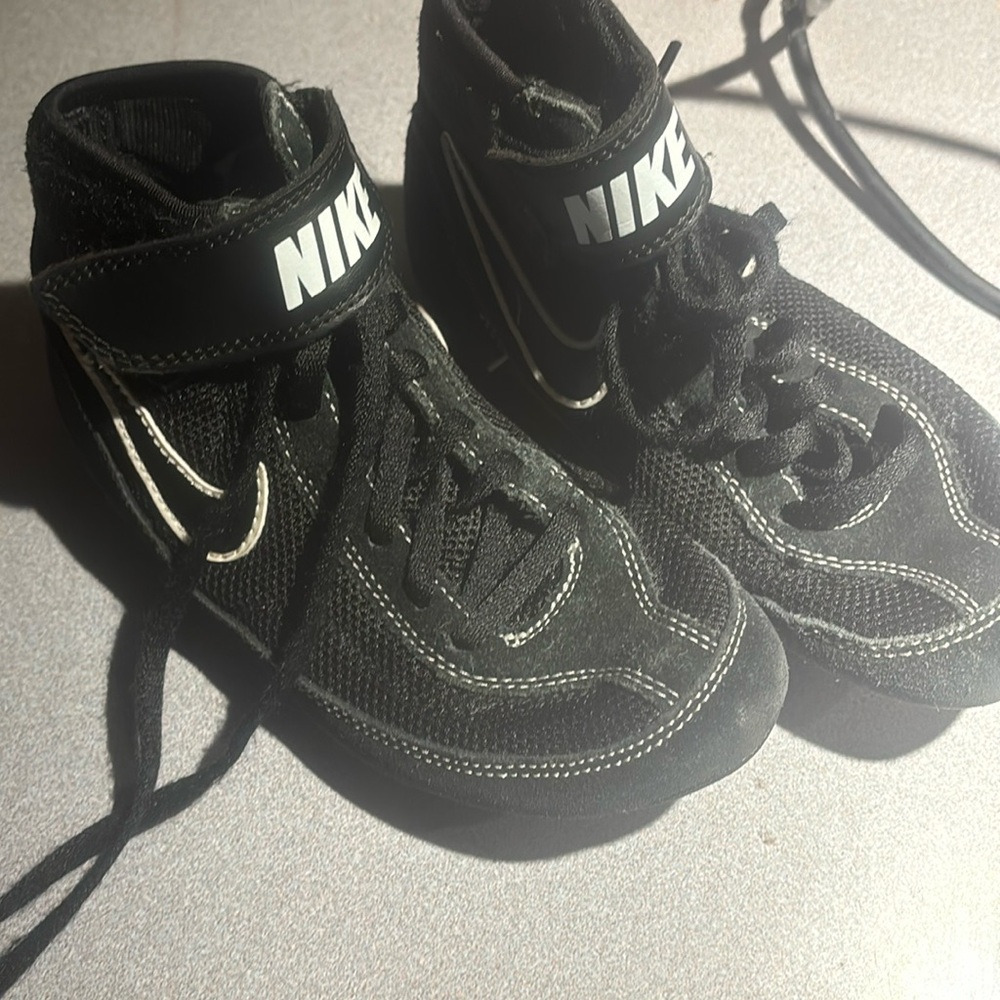 Size 1.5 youth boys wrestling shoes